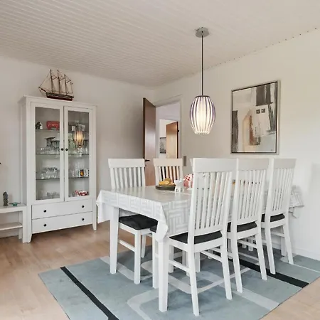In With Kitchen